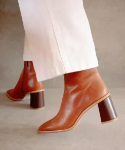 ALOHAS Boots><noscript><img width=