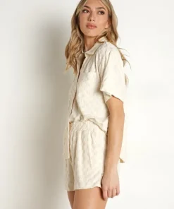 Araminta James Cover Ups | Shorts><noscript><img width=