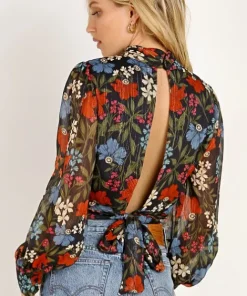 ASTR the Label Tops><noscript><img width=