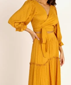 Auguste the Label Tops><noscript><img width=