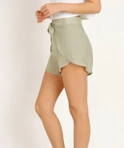Capulet Shorts><noscript><img width=