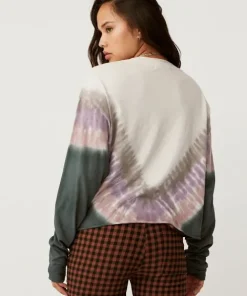 Daydreamer Tops><noscript><img width=