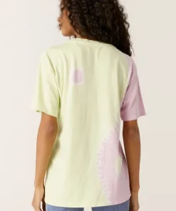 Daydreamer Tops><noscript><img width=