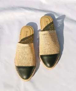 Kaanas Sandals | Flats><noscript><img width=
