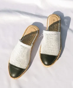 Kaanas Sandals | Flats><noscript><img width=