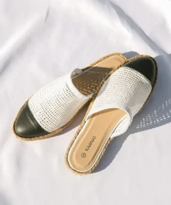 Kaanas Sandals | Flats><noscript><img width=