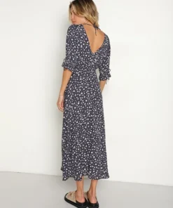 KIVARI Dresses><noscript><img width=