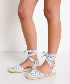 Manebi Flats><noscript><img width=