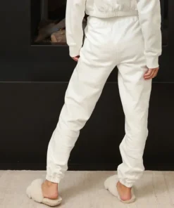 Nia Pants><noscript><img width=