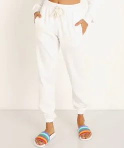 Nia Pants><noscript><img width=