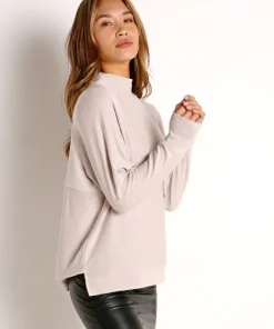 Richer Poorer Tops><noscript><img width=