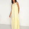 Saint Helena Dresses>Holly Holiday Maxi Dress Plumeria
