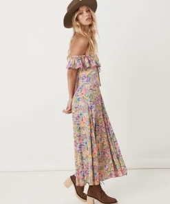 Spell Dresses><noscript><img width=
