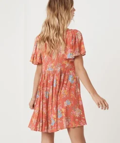Spell Dresses><noscript><img width=