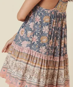 Spell Dresses><noscript><img width=