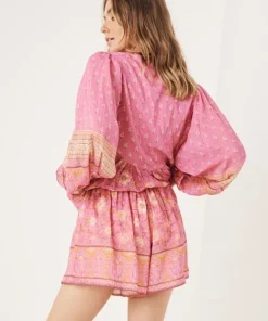 Spell Shorts><noscript><img width=