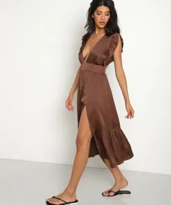 Stillwater Dresses>The Jessie Midi Chocolate